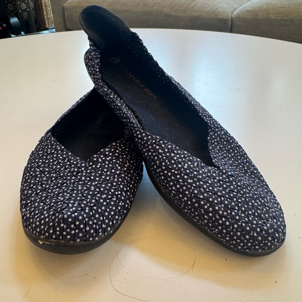 bernie mev. Navy and White Patterned Flats